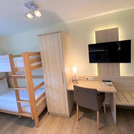 Hotel Am Wiesenweg L 24H Check-In Hausen  Exteriör bild