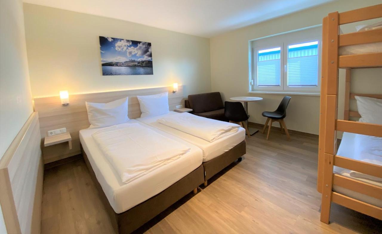 Hotel Am Wiesenweg L 24H Check-In Hausen  Exteriör bild