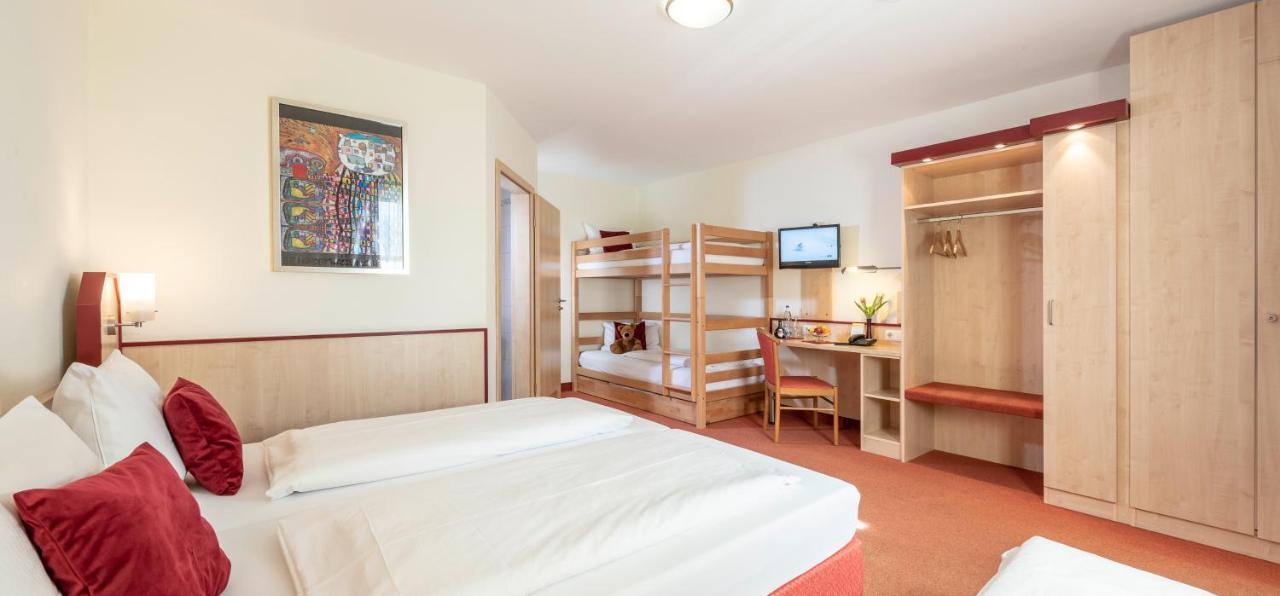 Hotel Am Wiesenweg L 24H Check-In Hausen  Exteriör bild