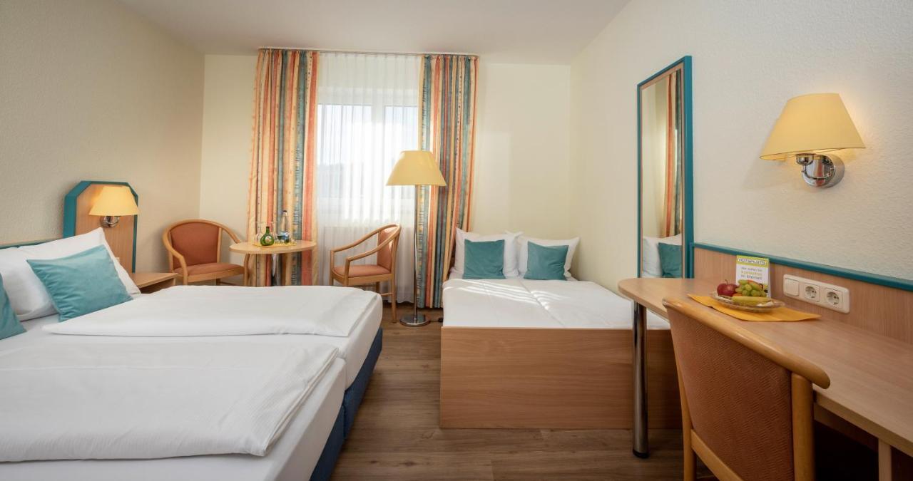 Hotel Am Wiesenweg L 24H Check-In Hausen  Exteriör bild