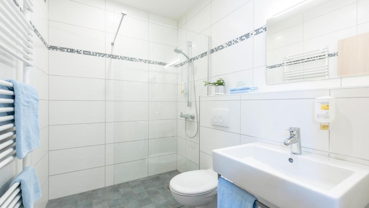 Hotel Am Wiesenweg L 24H Check-In Hausen  Exteriör bild