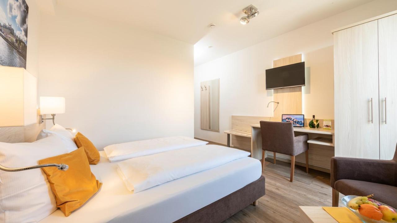 Hotel Am Wiesenweg L 24H Check-In Hausen  Exteriör bild
