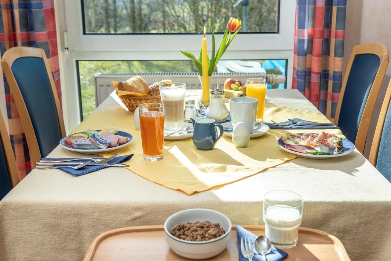 Hotel Am Wiesenweg L 24H Check-In Hausen  Exteriör bild