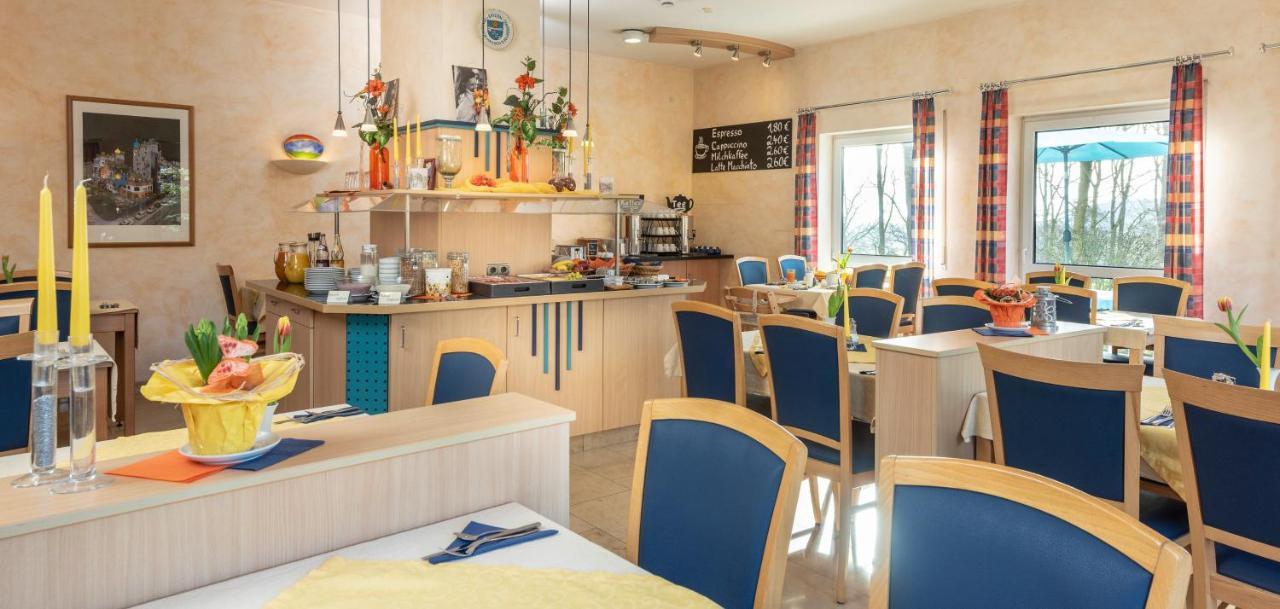 Hotel Am Wiesenweg L 24H Check-In Hausen  Exteriör bild