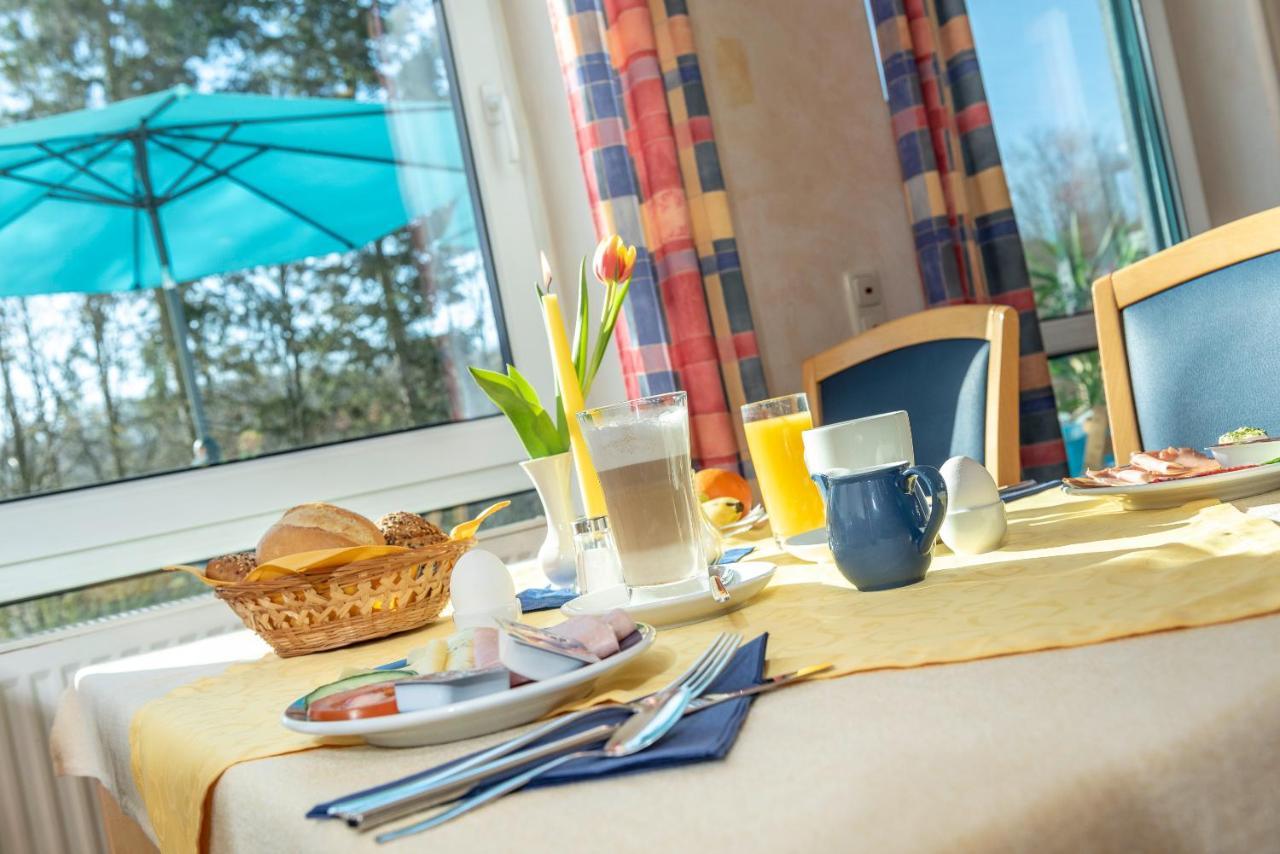 Hotel Am Wiesenweg L 24H Check-In Hausen  Exteriör bild